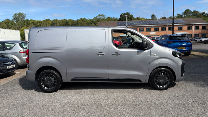 Vauxhall Vivaro L1 Diesel 1.5 Turbo D 120 Pro H1 Van - Image 9